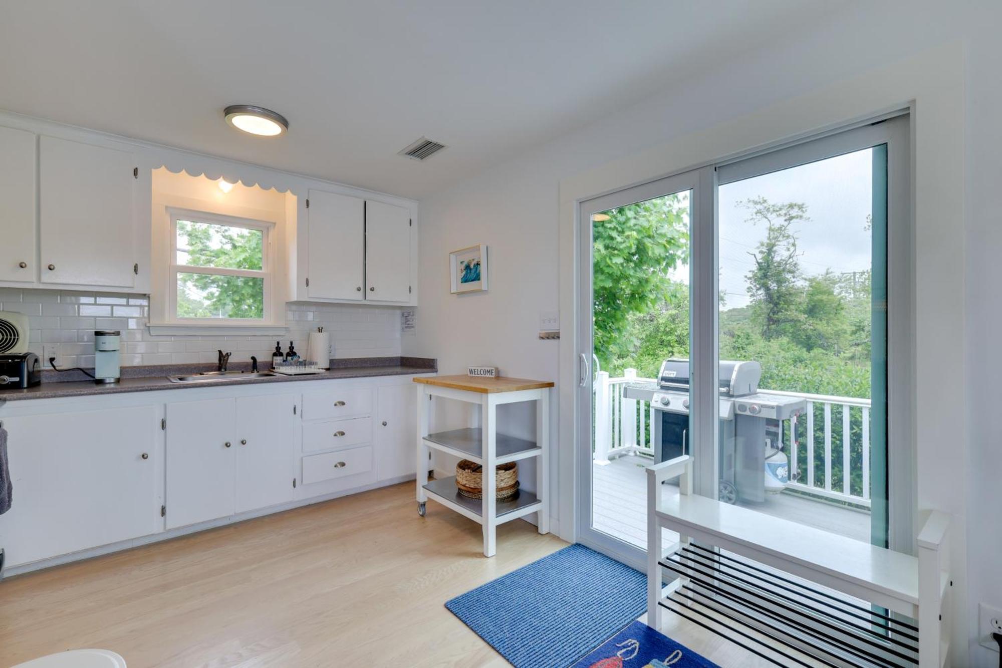 Cozy Narragansett Cottage With Dock And Outdoor Shower Exteriör bild