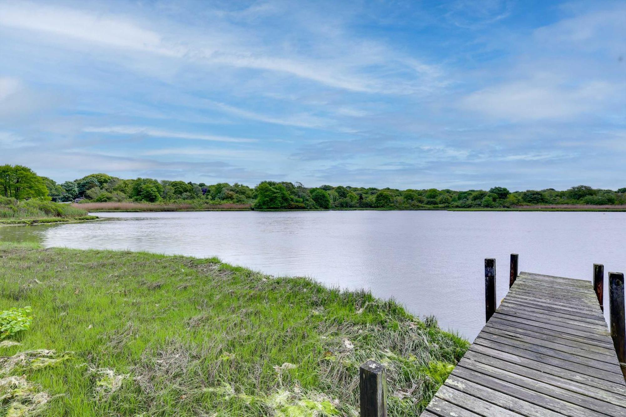 Cozy Narragansett Cottage With Dock And Outdoor Shower Exteriör bild