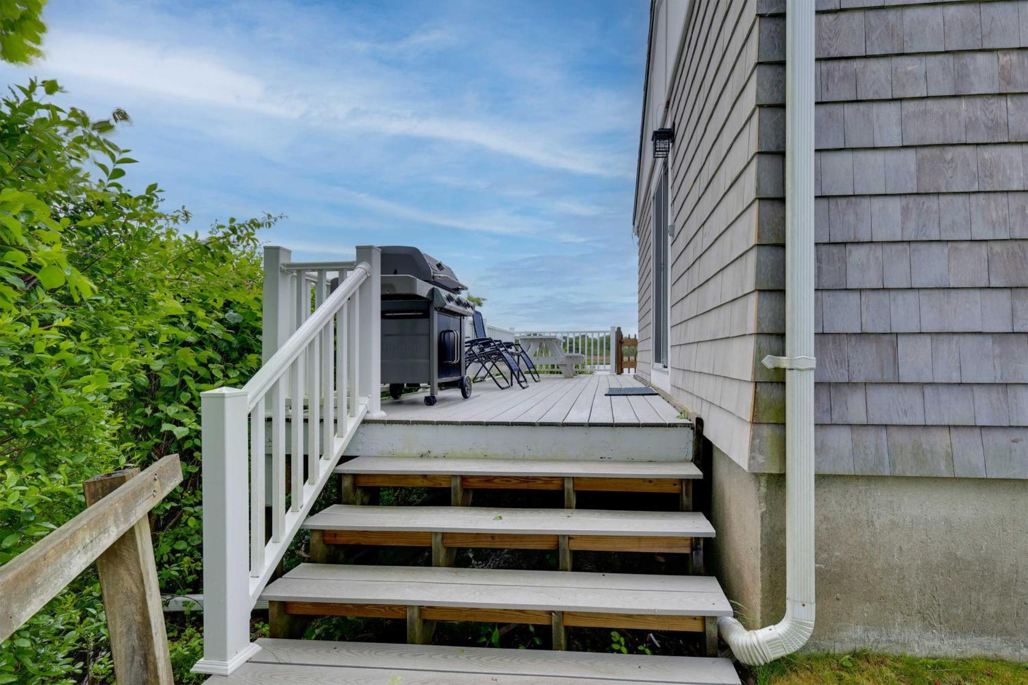 Cozy Narragansett Cottage With Dock And Outdoor Shower Exteriör bild